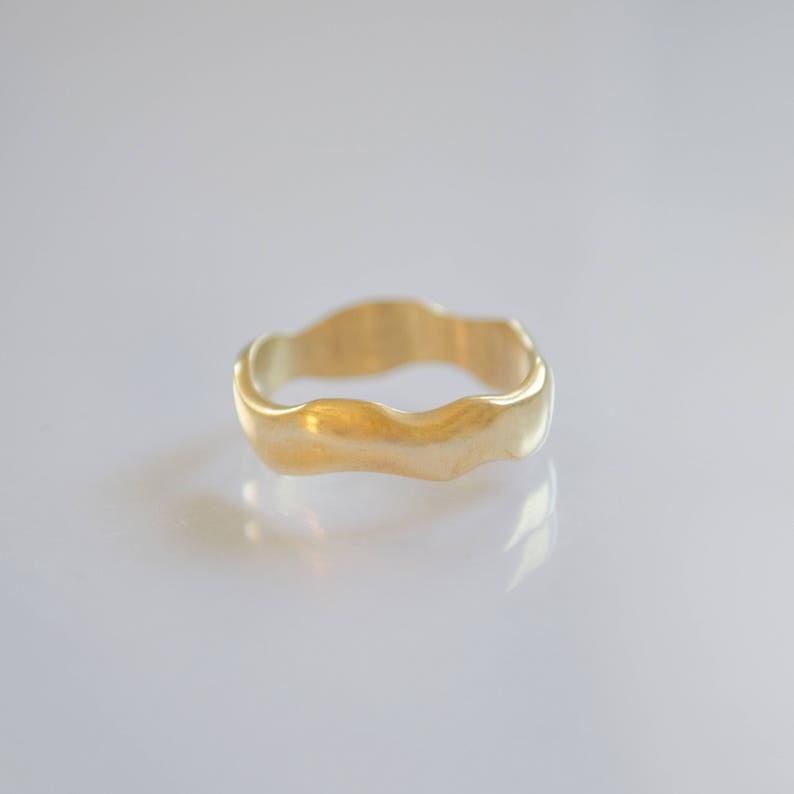 Wellen Ehering, Zick Zack Ring, Minimalistischer Ehering, 14k Gold Unisex Ring, Eheringe für Frauen, Goldringe für Männer, Geschenke für Ihn Bild 4