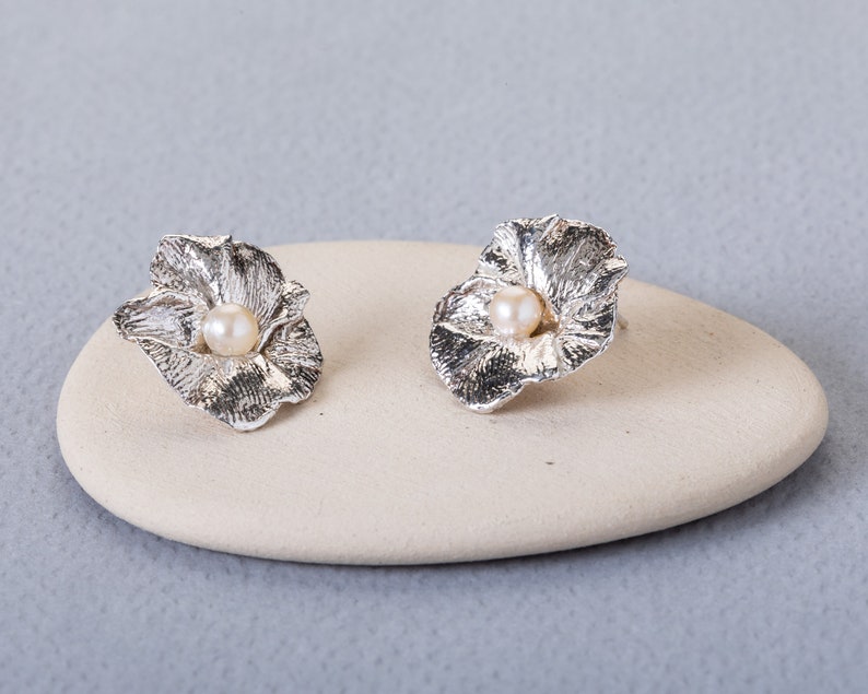 Silver Pearl Flower Earrings, Floral Stud Earrings, Dainty Pearls Earrings, Minimalist Pearls Earrings, Pearl Earrings, Valentine's Gift image 3