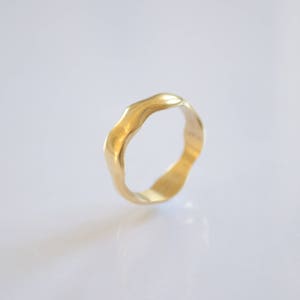 Wellen Ehering, Zick Zack Ring, Minimalistischer Ehering, 14k Gold Unisex Ring, Eheringe für Frauen, Goldringe für Männer, Geschenke für Ihn Bild 3