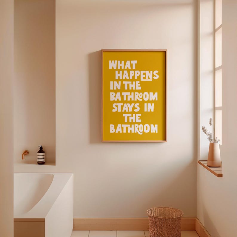 Impression de ce qui se passe dans la salle de bain, art mural, décoration d'intérieur amusante, affiche BCBG, décoration maximaliste, art de la toilette tendance et coloré, art de la dopamine Yellow