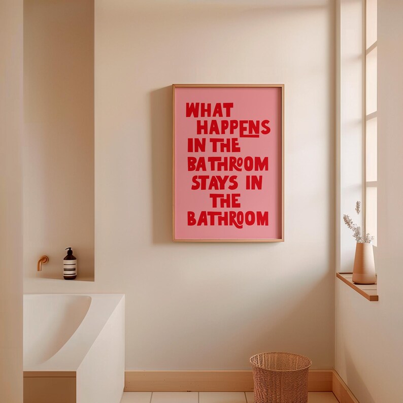 Impression de ce qui se passe dans la salle de bain, art mural, décoration d'intérieur amusante, affiche BCBG, décoration maximaliste, art de la toilette tendance et coloré, art de la dopamine Pink and Red