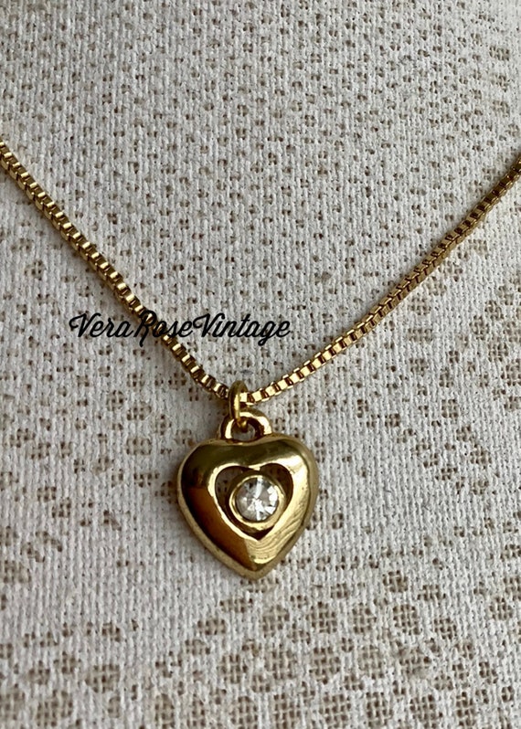 Heart Pendant Necklace. Central diamante. Gold ton