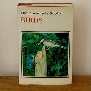 The Observer’s Book of Birds. Published 1970s. Guide to British bird species. Vintage Illustrated pocket reference book. Birding aid.