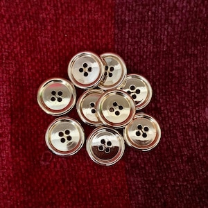 Quantity of 18 vintage buttons from 1960s. Coated gold tone circular edged design. Medium size plastic buttons. Crafts, jewellery making.
