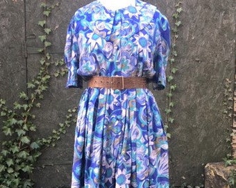 1980s Summer Dress M,Bold Abstract Floral Tea Dress,Blue/Purple Short Sleeved,Button Down  Dress with Large Collar. Soft,Loose Fit Sun Dress