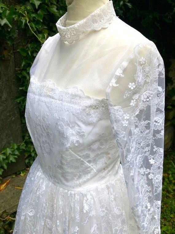 Vintage White Wedding Dress, XS. 1970s Lace Brida… - image 4