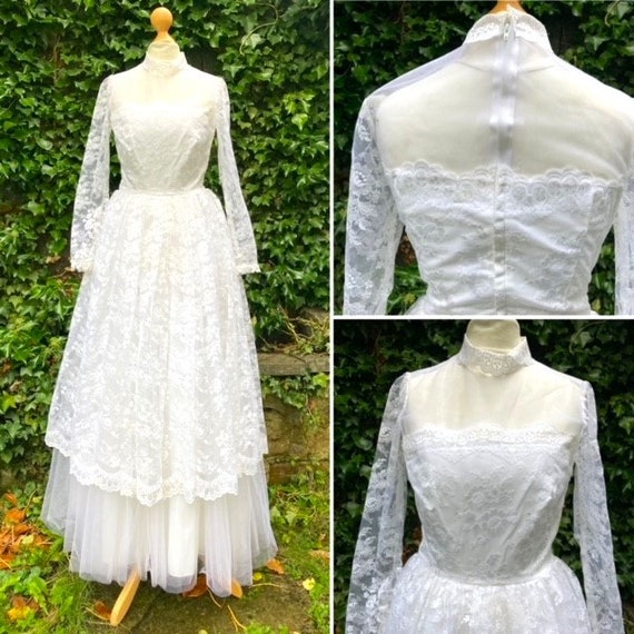 Vintage White Wedding Dress, XS. 1970s Lace Brida… - image 1