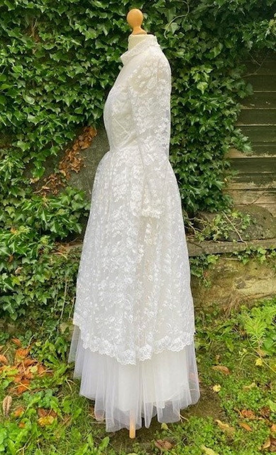 Vintage White Wedding Dress, XS. 1970s Lace Brida… - image 3