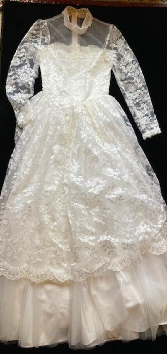 Vintage White Wedding Dress, XS. 1970s Lace Brida… - image 10
