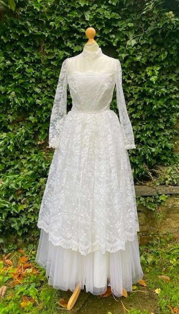 Vintage White Wedding Dress, XS. 1970s Lace Brida… - image 2