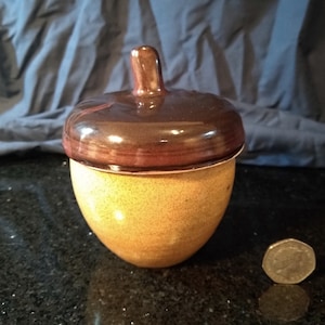 Gland en céramique fait à la main sur la roue des potiers, céramique d’art, bibelots ou porte-bijoux, cadeau pour elle, poterie de studio par ProperPotteryGB
