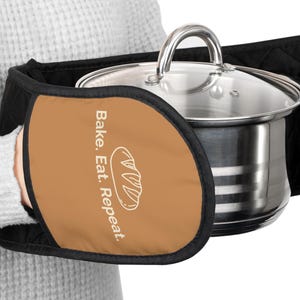 Sourdough Bread Baker Custom Oven Mitts, Sourdough Oven Mitt, Christmas Baker, Custom Pot Holder, Cottage Baker, Bread Baker Gift, Sourdough