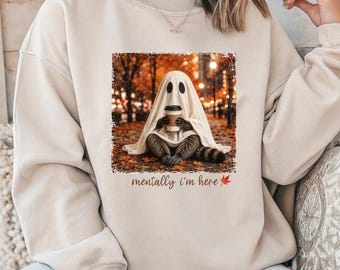 Mentally I Am Here Waschbärgeist Kaffee PNG | Lustiger Herbst-Halloween-Download