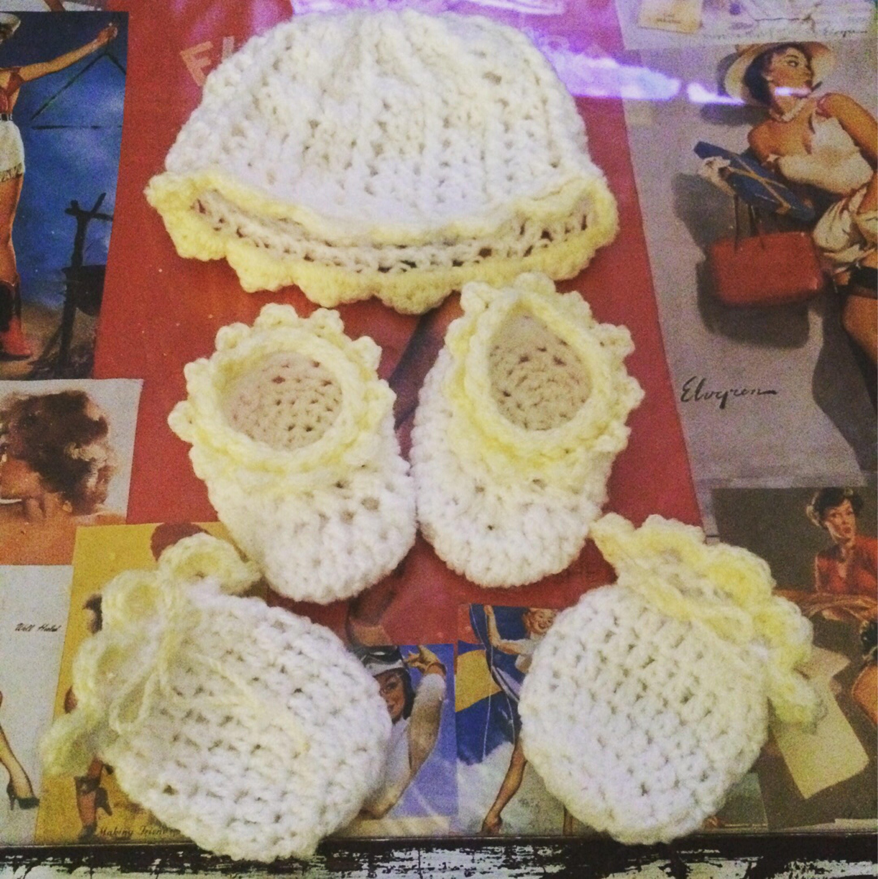 hat mittens and booties