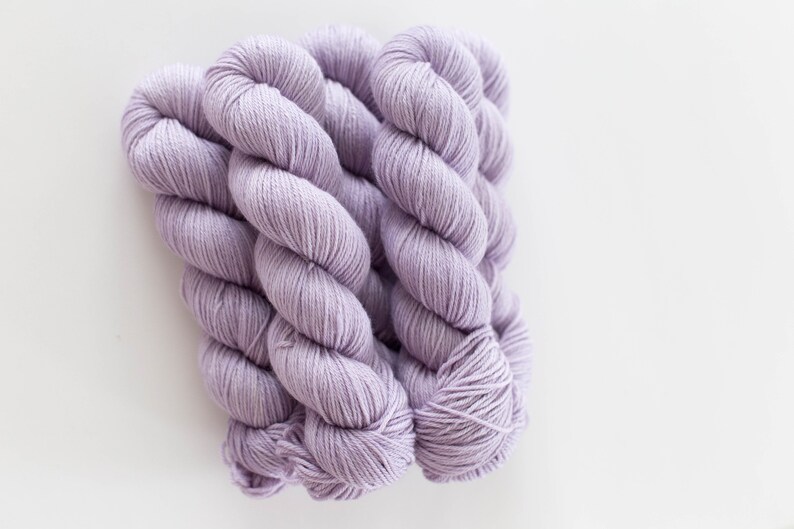 DK Non-Superwash Sustainable Merino Yarn 19,5 mikron Ullgarn Filtbart Ullgarn Pantone PASTEL LILA bild 7