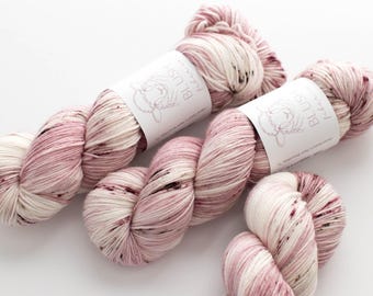Fingervikt Superwash Merino Nylon Strumpgarn Tonal Handfärgat Stickgarn Presentset Strumpgarn ROSTAD LILA