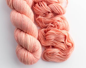 Fingering Superwash Merino Nylon Strumpgarn Tonal Handfärgat Stickgarn Melon