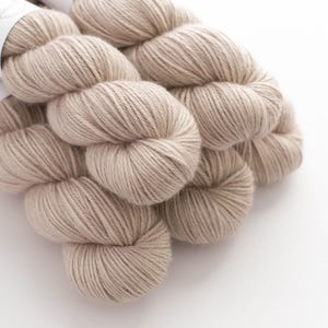 Sand Dune DK Weight Baby Alpaca Garn Ett nystan Handfärgat Tonal Stickgarn Kettle Acid Dye