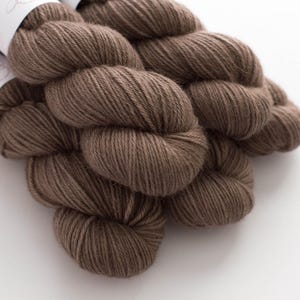 Pecan DK Weight Baby Alpaca Garn Ett Nystan Handfärgat Tonalgarn Kettle Acid Dye