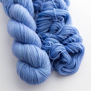 Fingering Superwash Merino Nylon Sock Yarn Tonal Hand Dyed Yarn Waterdrop
