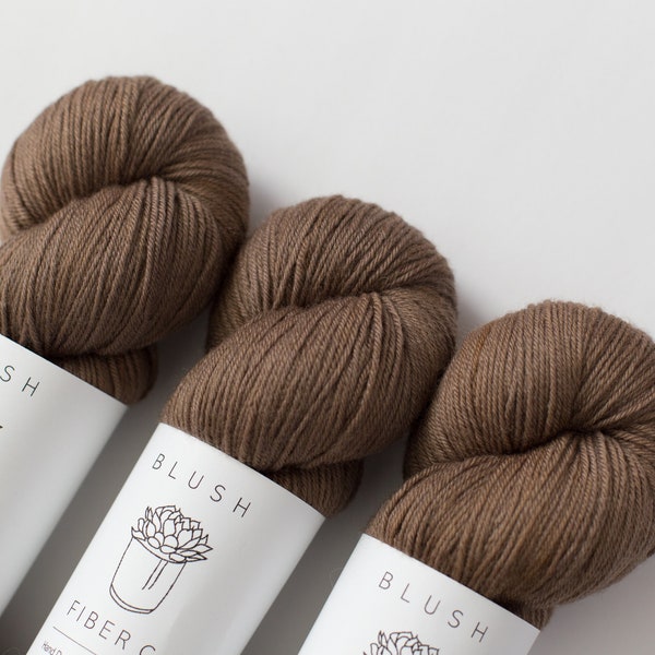 Fingering Non Superwash Merino 19.5 micron Sustainable Sock Weight Yarn Hand Dyed Yarn Semi-Solid Indie Dyed Yarn Soft Wool Brown PINECONE