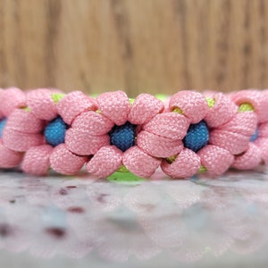 Daisy Weave Paracord Armband