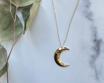 The Little Golden Crescent Moon Necklace | ravenstone