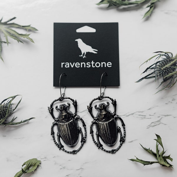 De Midnight Scarabee Oorbellen | Ravenstone | Nikkelvrije sieraden