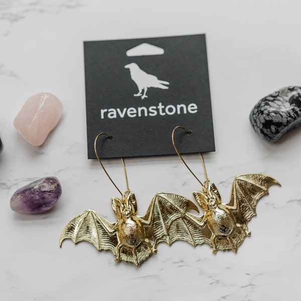 De Grote Gouden Vleermuis Oorbellen | Ravenstone | Nikkelvrije sieraden
