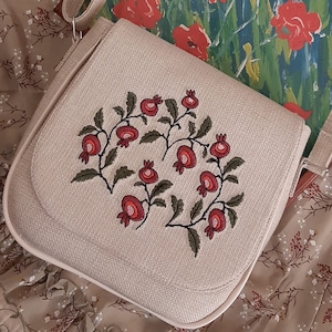 Broderie de grenade Cross Cody sac sacoche réglable en forme carrée arrondie | Fabriqué en Arménie Sac à main Lin Lin Tissu zippé à l’intérieur