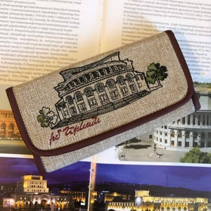 Hecho a mano armenio "My Yerevan" Opera House Flax Linen Wallet con forro de cuero sintético / Regalo de billetera de diseño bordado para mujer para ella