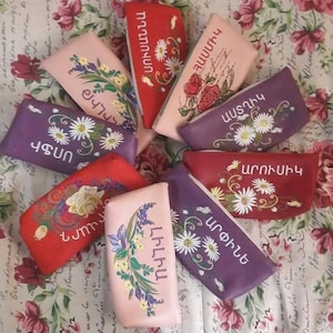 Personalisierte Kunstleder Armenisch bestickte Federmäppchen, Eitelkeit Geldbörse, Kulturbeutel, Make-up Organizer, Brautjungfer Geschenk