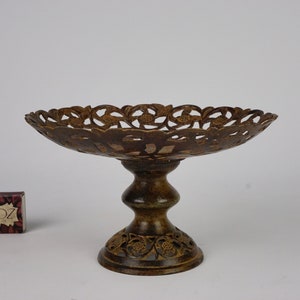 Alter Messingobstständer, Vintage runde durchbrochene Schüssel, dekorativer Teller mit Patina, Obstmessingschale, Süßigkeitenteller, durchbrochener Obstteller aus Messing