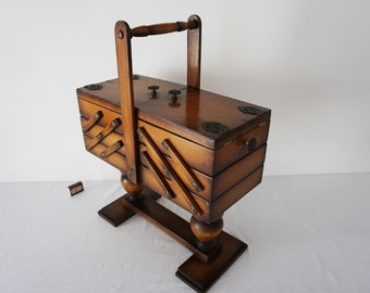 Caja de costura voladiza grande, cesta de costura vintage, caja de costura de madera antigua, caja de costura alemana, caja de costura plegable de madera, caja con patas grandes