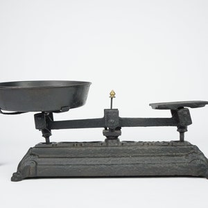 Scales balance, Decorative Vintage Cast Iron Scale, Kitchen retro Scale, Shabby Chic Kitchen Decor, old kitchen scale, old shop scale,scales