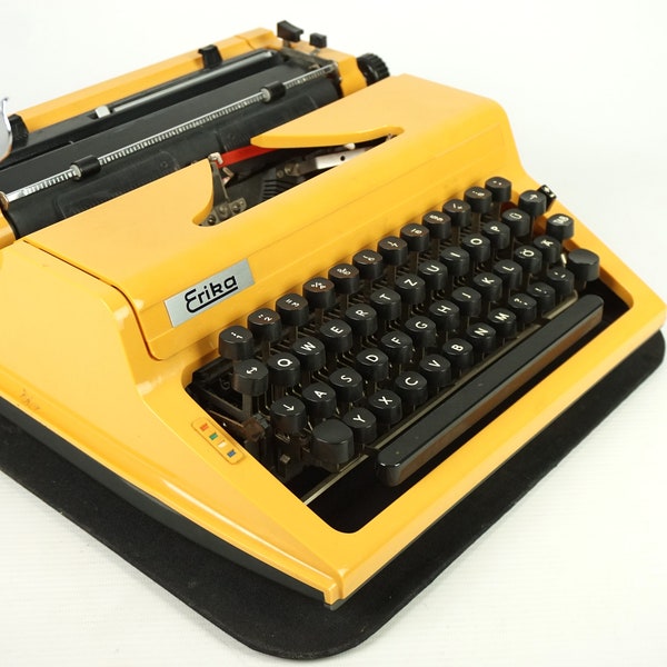 Working yellow typewriter ERIKA 105 , German working typewriter with suitcase, vintage typewriter 1980s, old Portable typewriter