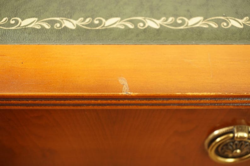 Antique Table,vintage Little With Green Leather Top Pedestal Side Table