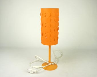 Moderne Mid Century Schreibtischlampe, Retro Orange Tischlampe, Nachtlicht, Kunststoffschirm Lampe, mcm Lampe, Dekorative Lampe70er Jahre