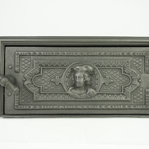 Gusseisen Ofentür, antike Eisentür, rostiges Ofenteil, Ofentür aus Eisen, antiker Ofen, Gusseisen Frontplatte, Vintage Metalltür
