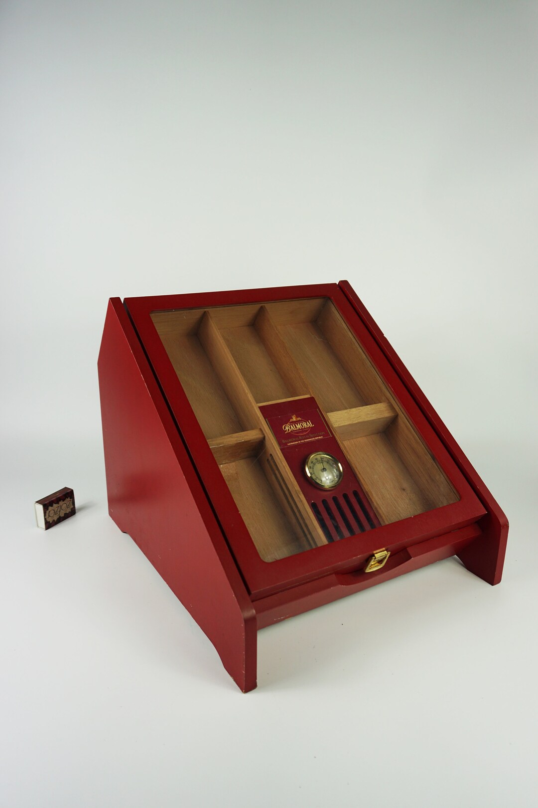 Énorme boîte à cigares, grand bois d'humidor, cave à cigares vintage par le Balmoral, grande