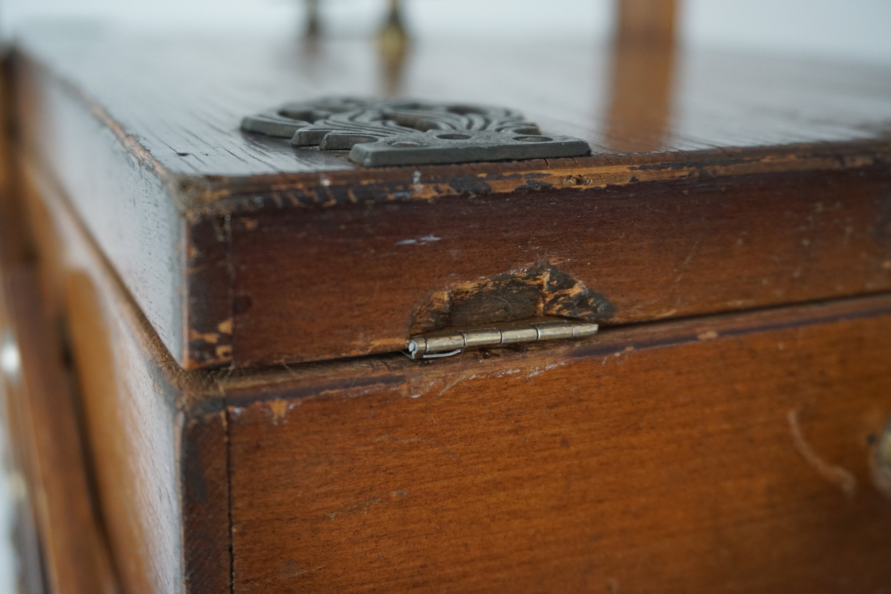 Cantilever sewing box – The Vintage Artistry