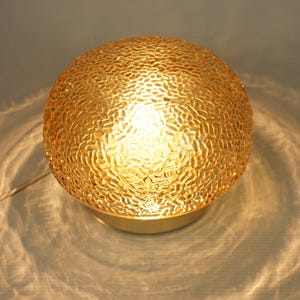Alte beige Glas geometrisch gemusterte runde Lampe, Vintage Pendelleuchten, deutsche vintage Deckenlampe