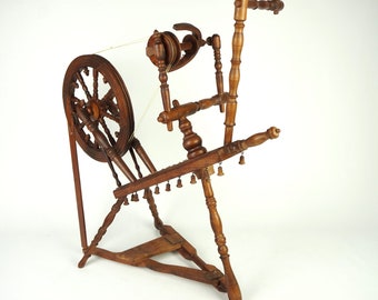 Antique Rustic Spinning Wheel