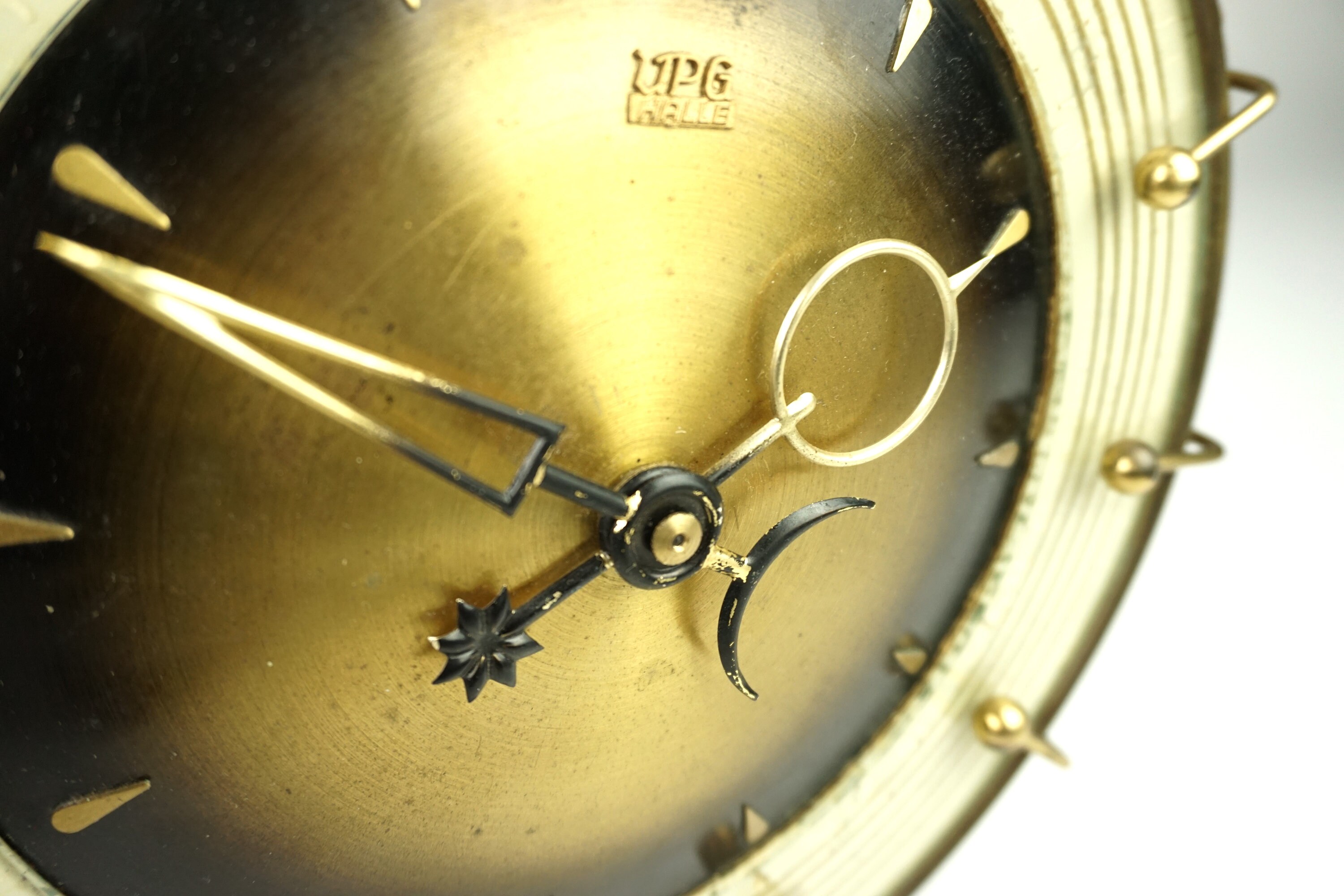 Horloge Pendule UPG Halle Germany – Bois/Plastique/Métal – Pour Pièces