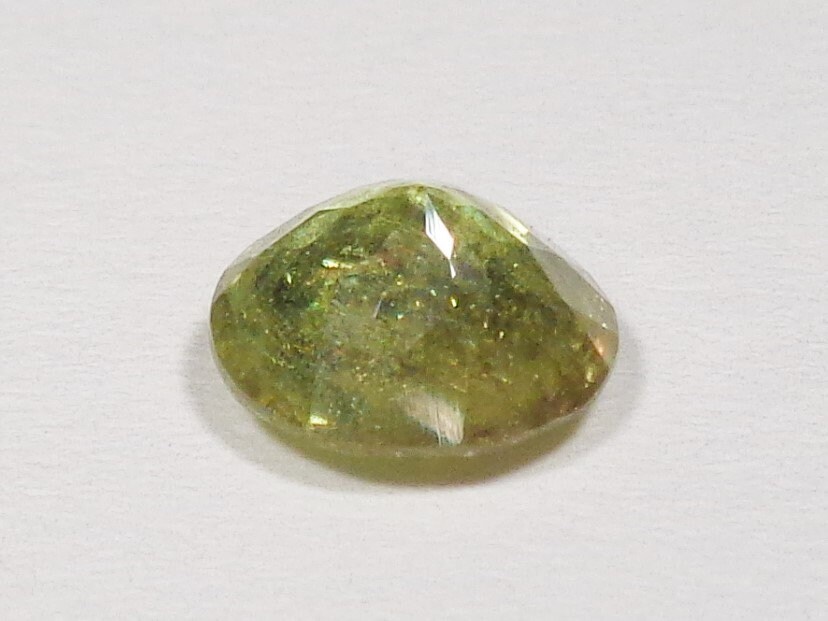 RARE !! JOLIE SPHENE JAUNE VERTE DE MADAGASCAR : 6.7 mm x 4.8 mm