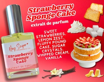 Könnte beinhalten: Eine 15 ml Glasflasche Strawberry Sponge Cake Extrait de Parfum mit silbernem Verschluss und einem Etikett mit der Aufschrift Hey Sugar Fragrance Co. Der Hintergrund zeigt Bilder von Erdbeerkuchen, Schlagsahne, Zuckerwürfeln und Vanille.