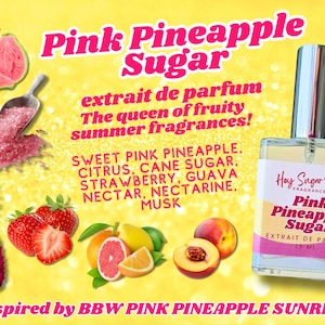 Peut inclure: Huile de parfum Pink Pineapple Sugar dans un flacon en verre transparent avec un bouchon argenté. L'étiquette du flacon est rose et blanche avec le texte "Pink Pineapple Sugar" et "Extrait de Parfum". L'image comprend également une variété de fruits, notamment de l'ananas, des fraises, de la goyave et des pêches.