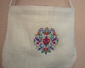 Linen shoulder bag with Victorian embroidery