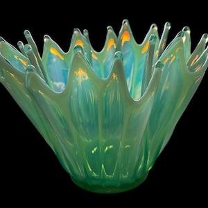 Fostoria Heirloom Green Opalescent Handkerchief Glass Bowl Decorative Piece 10&quot;
