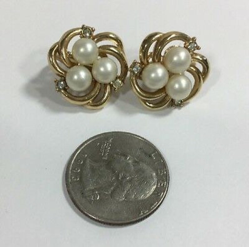 Crown Trifari Vintage Gold Tone Swirl Marked Clip on Earrings Faux